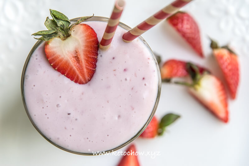 Strawberry Coconut Keto Chow Smoothie by Chef Taffiny