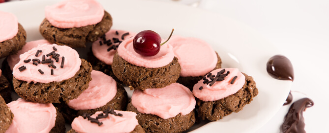 Chocolate cherry root beer cookies with cherry icing white 16