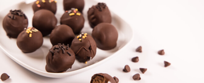Chocolate cookie truffles white 2