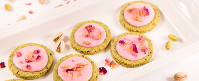 Pistachio rose shortbread cookies white 17