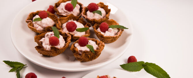 Raspberry marscapone cookie baskets white 7