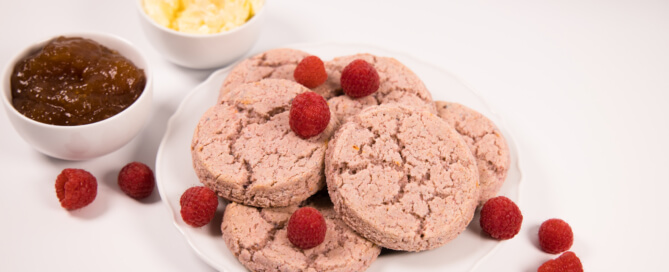 Raspberry scones white 18