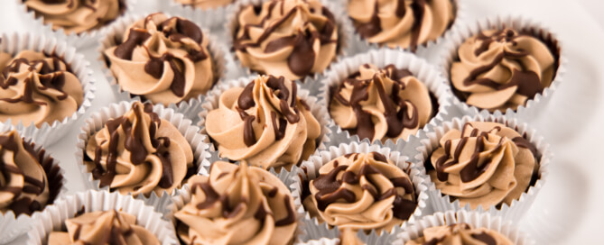 Mini mocha mousse cups white 17